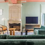 Superb Apartment Near Notre-Dame Cathedral - Mobility Lease