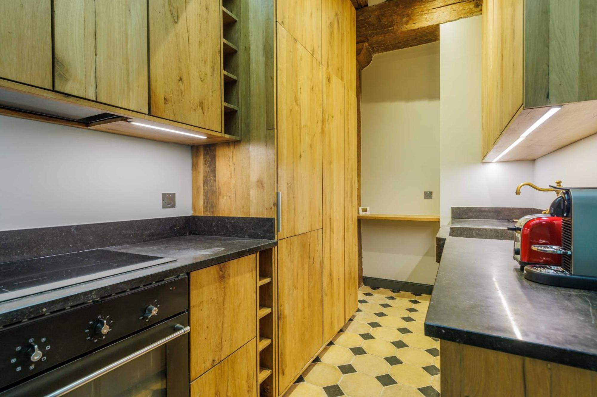 Superb Near Notre-dame Cathedral - Mobility Lease Apartment